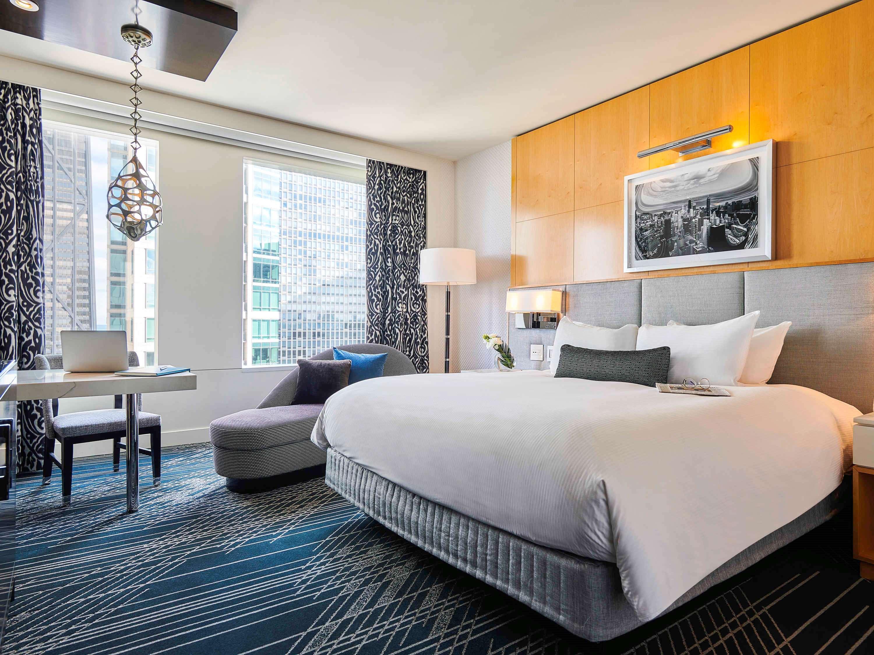 Sofitel Chicago Magnificent Mile Ξενοδοχείο Εξωτερικό φωτογραφία A guest room at the Hotel Commonwealth