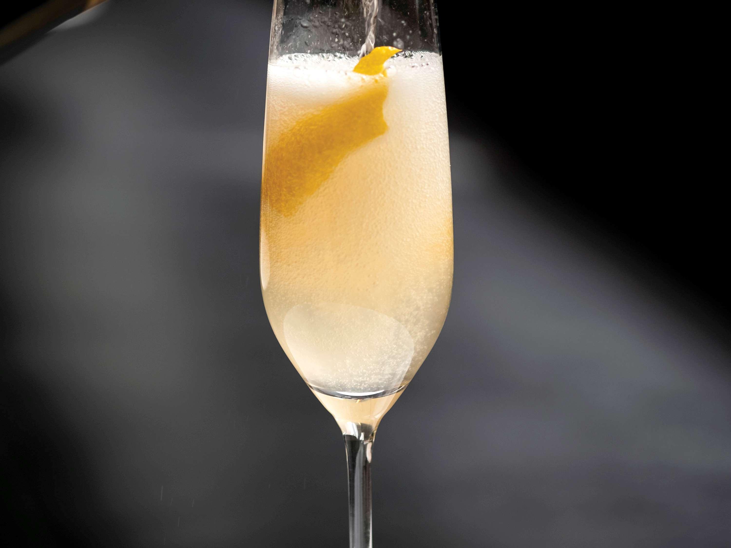Sofitel Chicago Magnificent Mile Ξενοδοχείο Εξωτερικό φωτογραφία A French 75