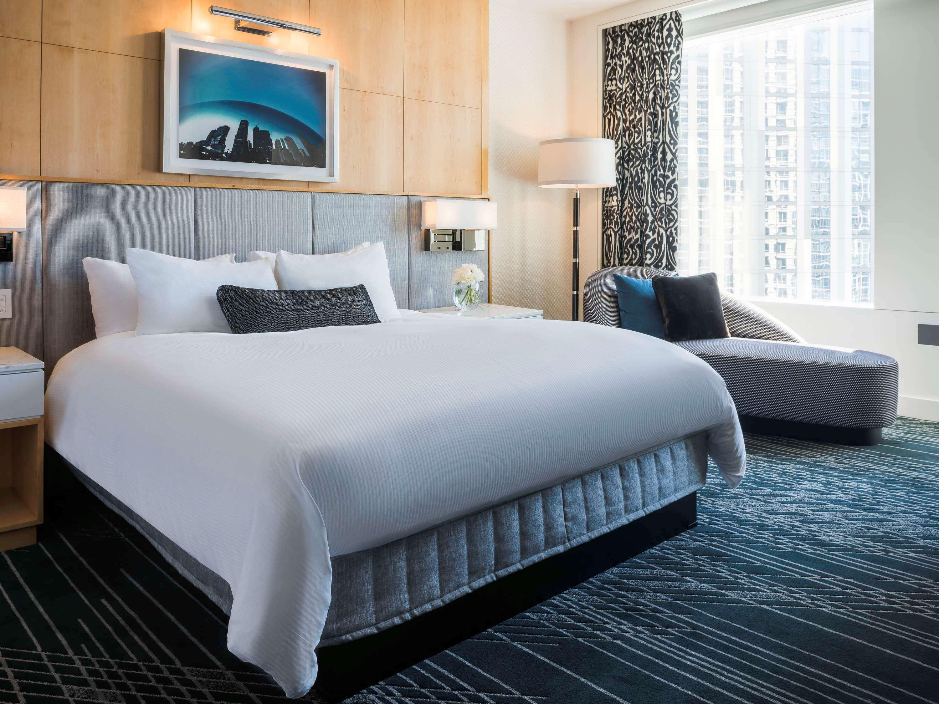 Sofitel Chicago Magnificent Mile Ξενοδοχείο Εξωτερικό φωτογραφία A guest room at the Westin Boston Seaport District