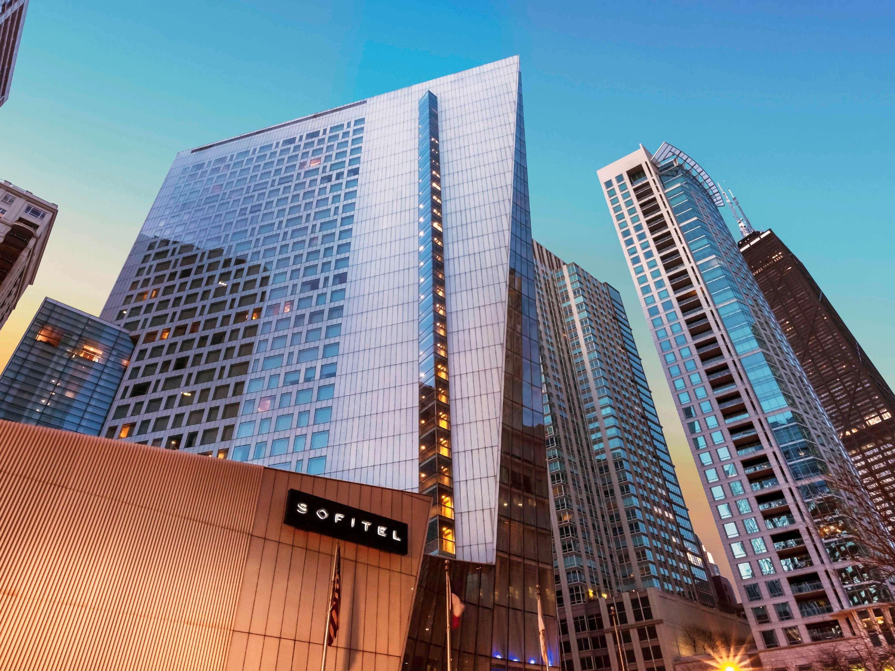 Sofitel Chicago Magnificent Mile Ξενοδοχείο Εξωτερικό φωτογραφία The Ritz-Carlton, Chicago