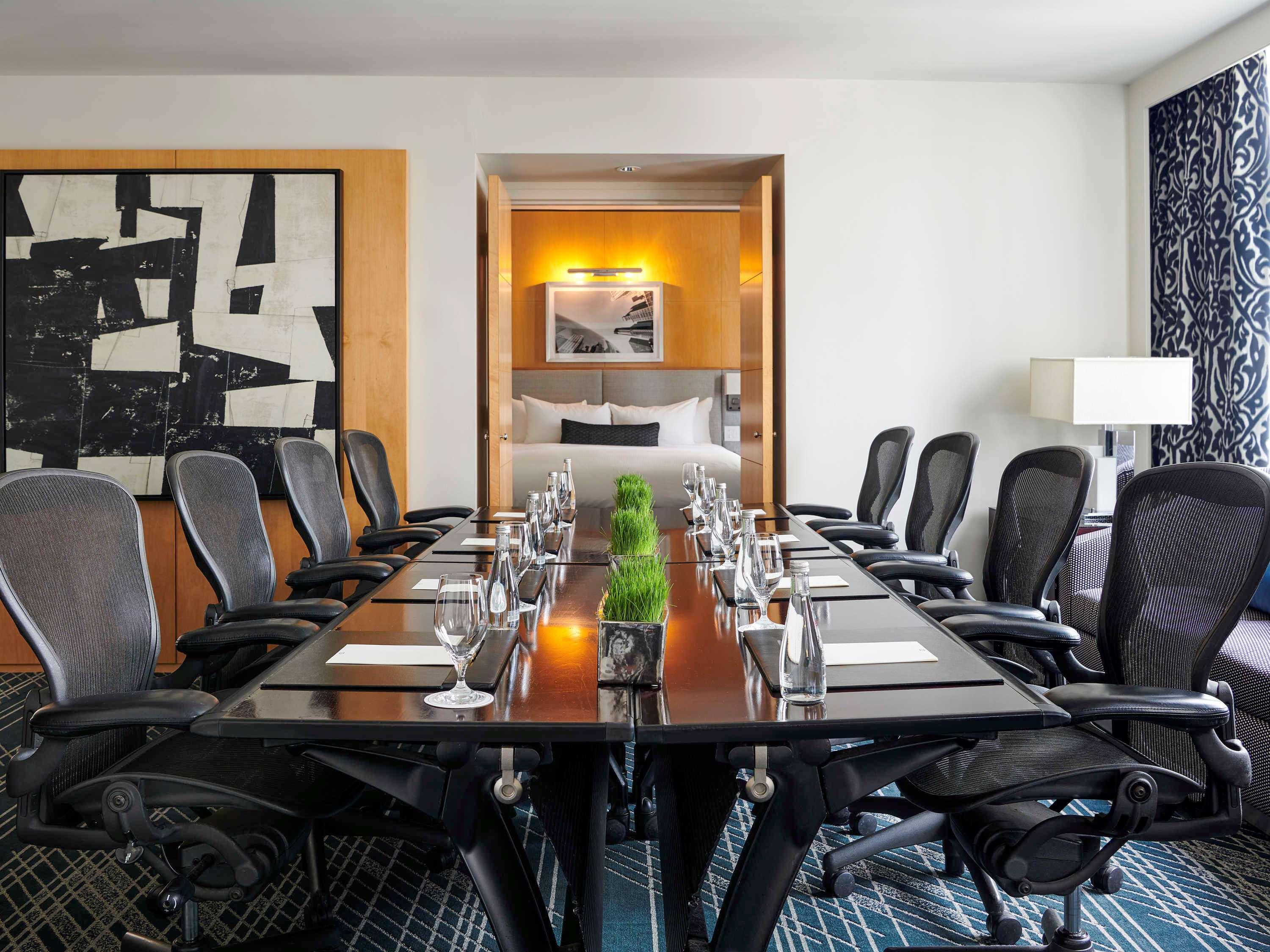 Sofitel Chicago Magnificent Mile Ξενοδοχείο Εξωτερικό φωτογραφία Boardroom at the Westin Palace, Madrid
