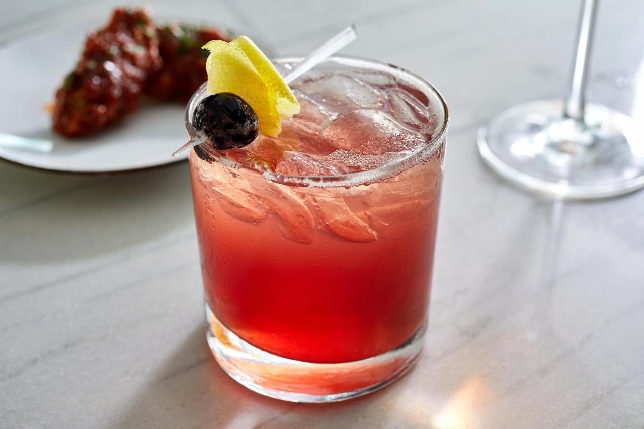 Sofitel Chicago Magnificent Mile Ξενοδοχείο Εξωτερικό φωτογραφία A Clover Club cocktail