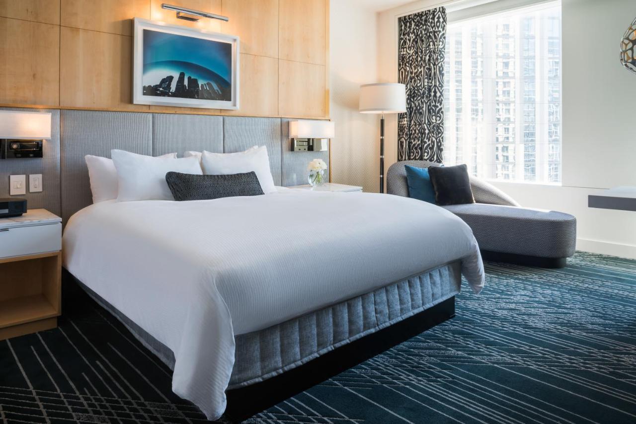 Sofitel Chicago Magnificent Mile Ξενοδοχείο Εξωτερικό φωτογραφία A guest room at the Hilton San Francisco