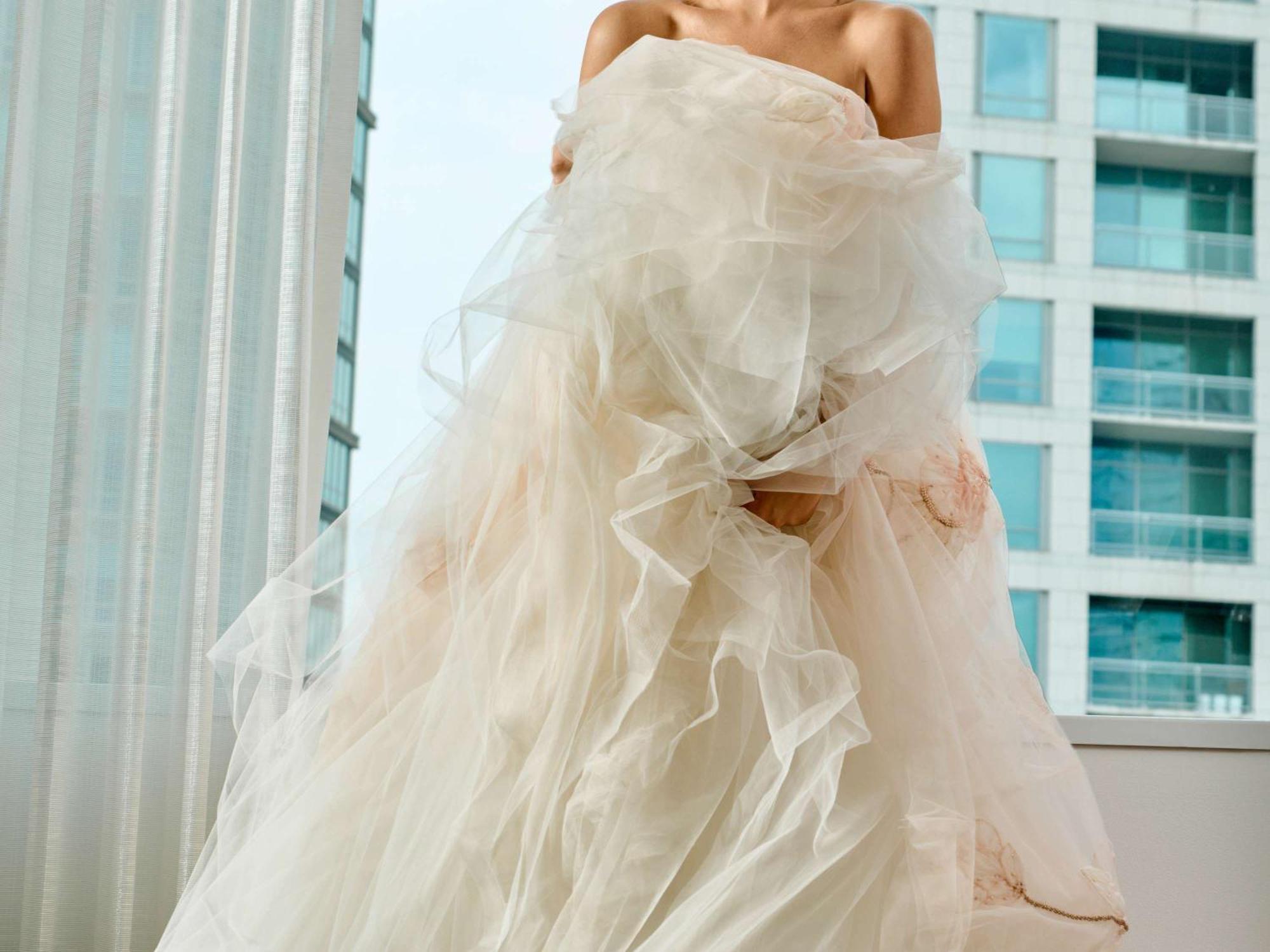 Sofitel Chicago Magnificent Mile Ξενοδοχείο Εξωτερικό φωτογραφία A wedding dress