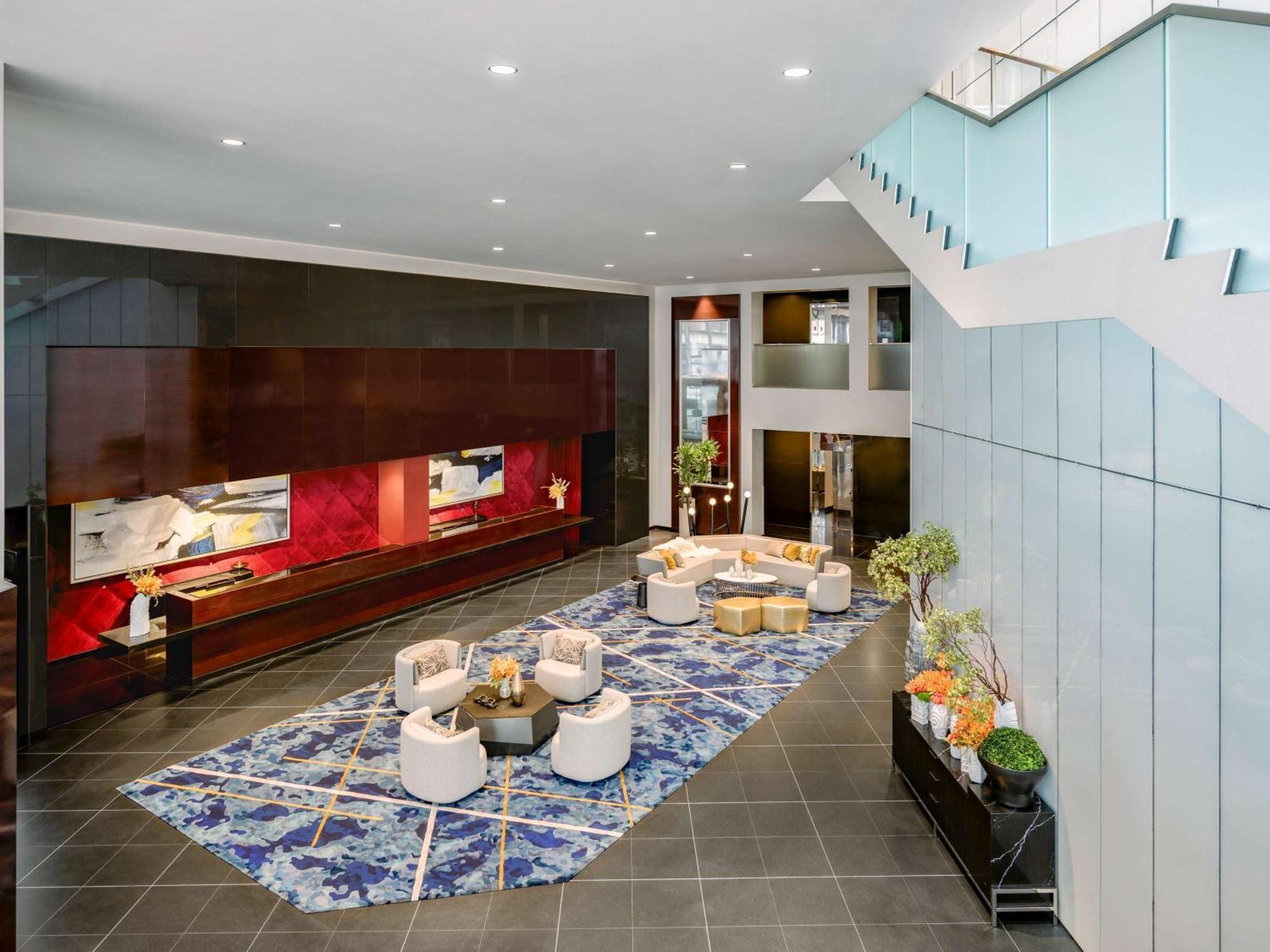 Sofitel Chicago Magnificent Mile Ξενοδοχείο Εξωτερικό φωτογραφία The lobby of the hotel