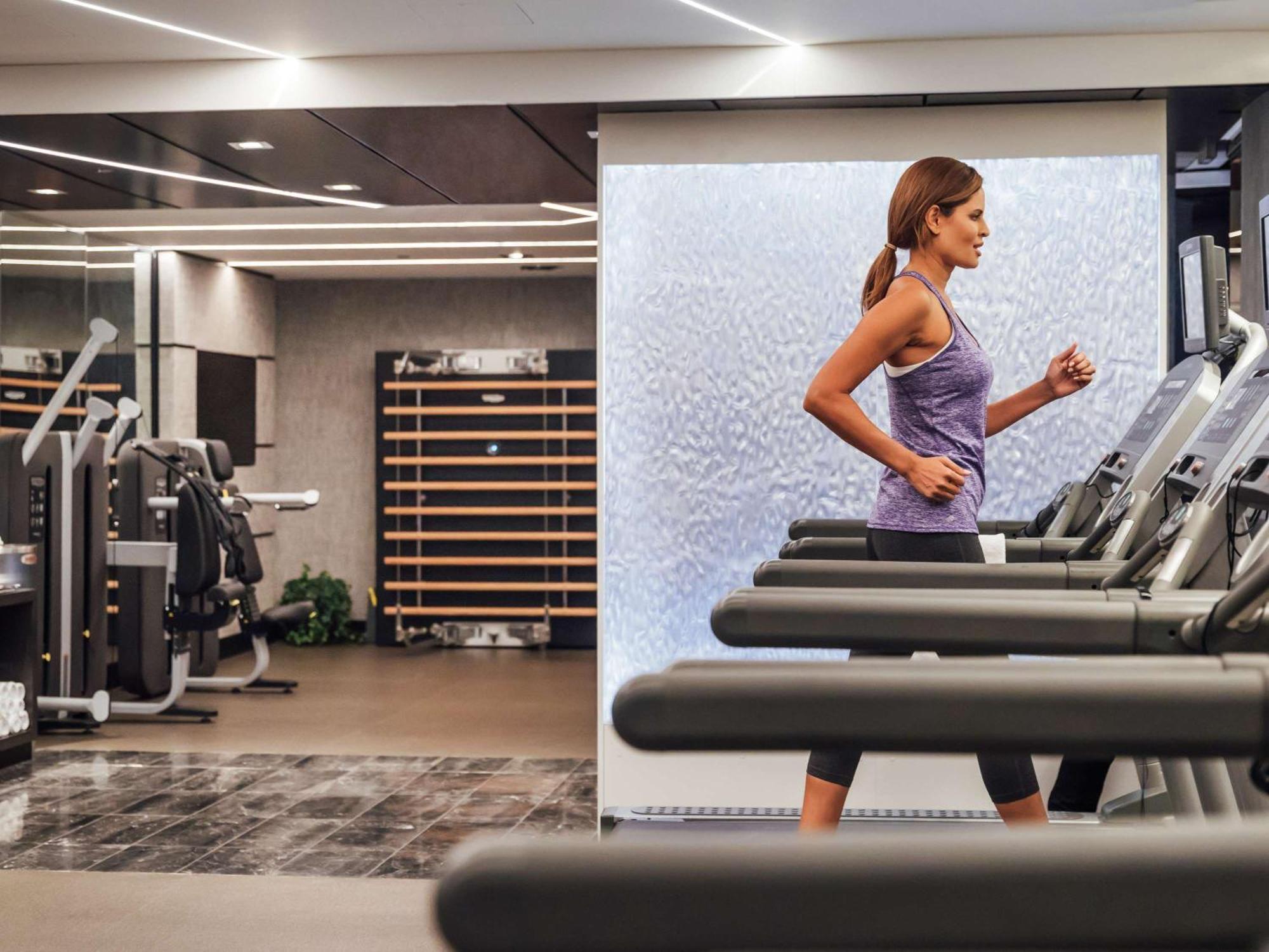 Sofitel Chicago Magnificent Mile Ξενοδοχείο Εξωτερικό φωτογραφία The Fitness Center at The Ritz-Carlton, Boston Common