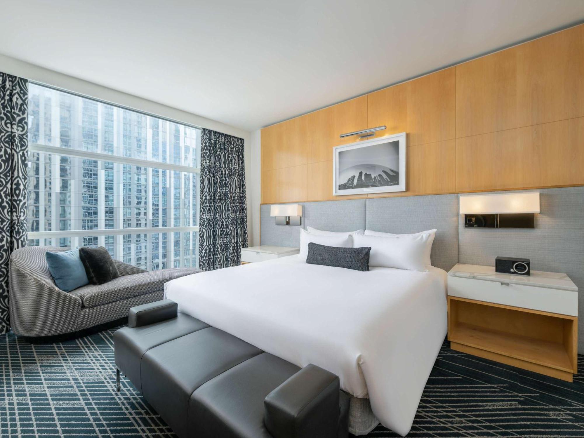 Sofitel Chicago Magnificent Mile Ξενοδοχείο Εξωτερικό φωτογραφία A bedroom at the hotel